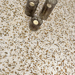 Terrazzo look fliser i beige nuancer